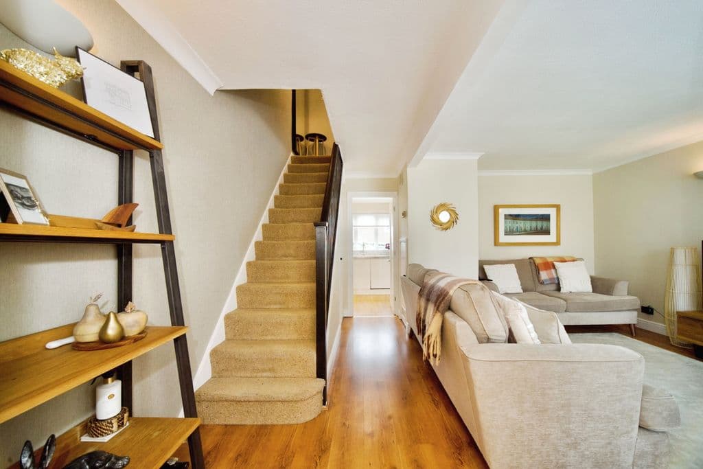 Navarre Gardens, Romford RM5 - Image 2