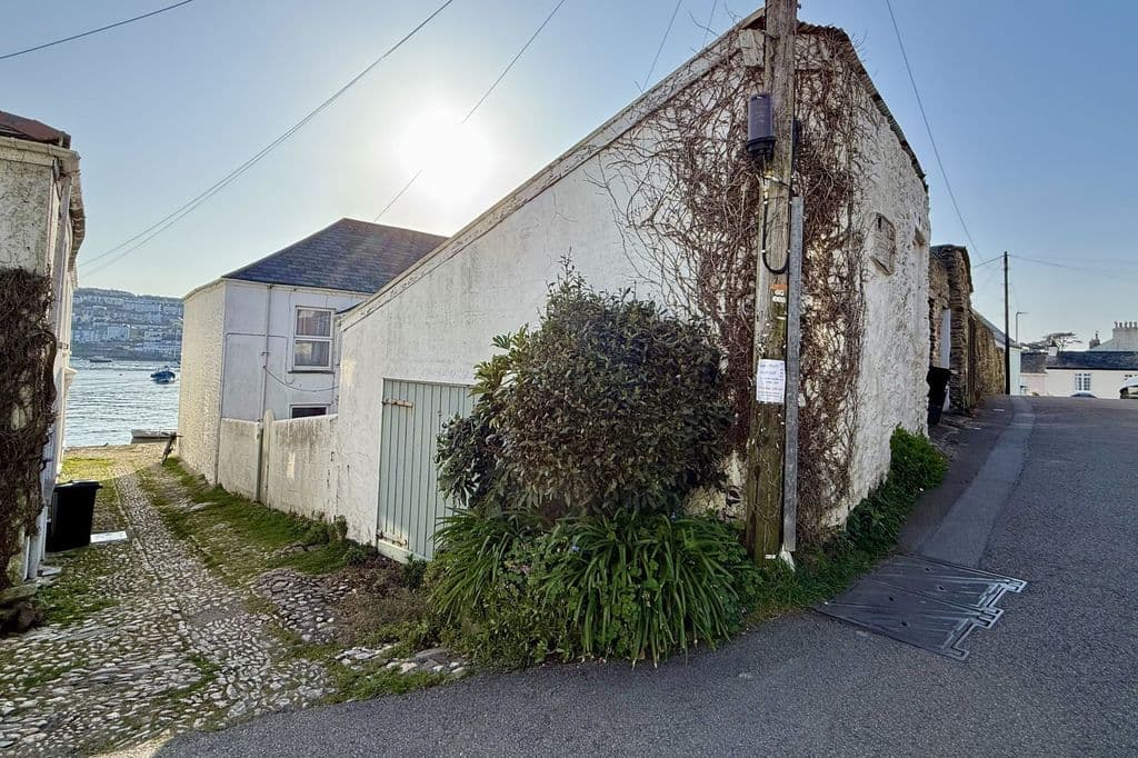 Pitick Terrace, Flushing TR11 - Image 3