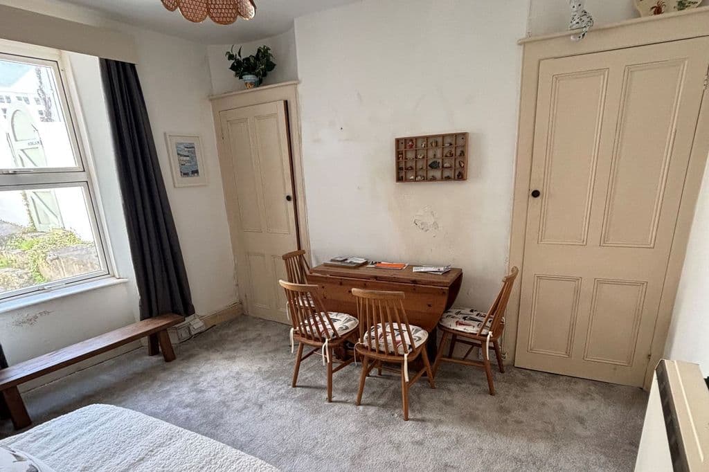 Pitick Terrace, Flushing TR11 - Image 5
