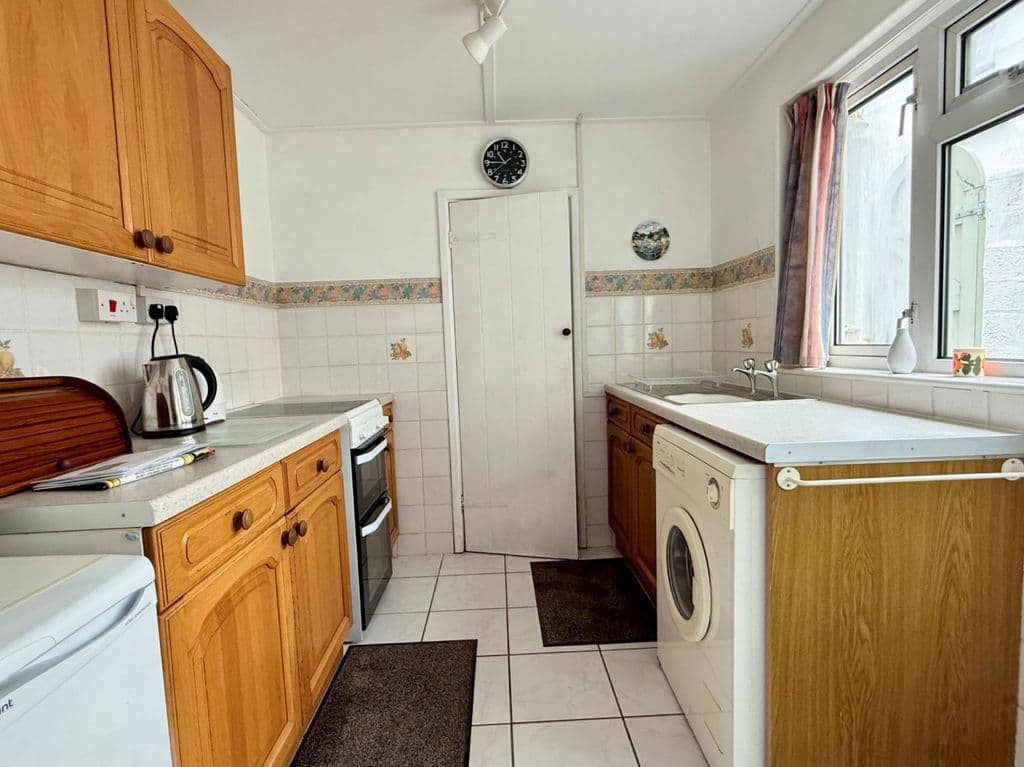 Pitick Terrace, Flushing TR11 - Image 6