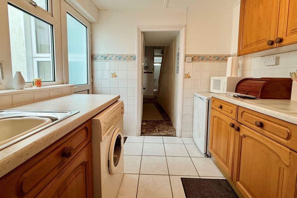 Pitick Terrace, Flushing TR11 - Image 7