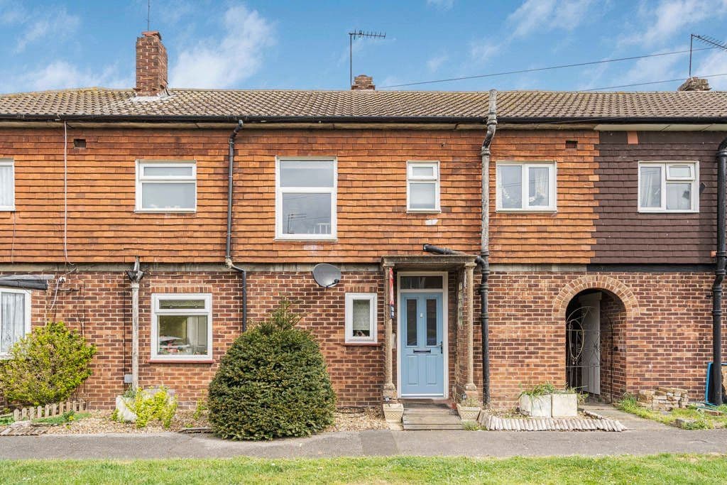 View property at Green Leas, Sunbury-On-Thames, Surrey TW16