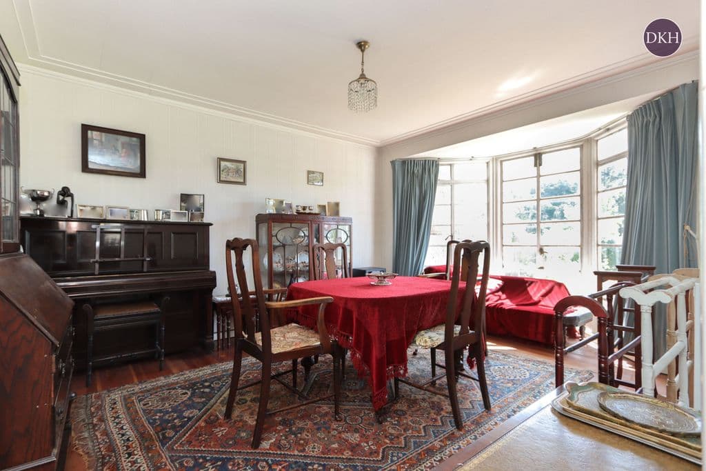 Devereux Drive, Cassiobury, Watford, Hertfordshire WD17 - Image 2