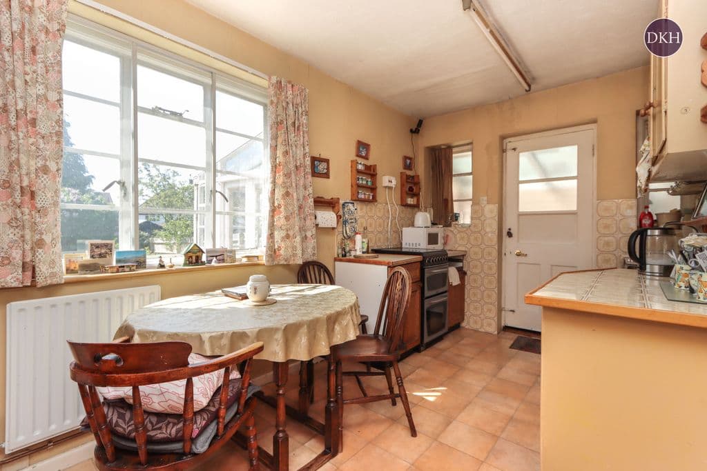 Devereux Drive, Cassiobury, Watford, Hertfordshire WD17 - Image 3