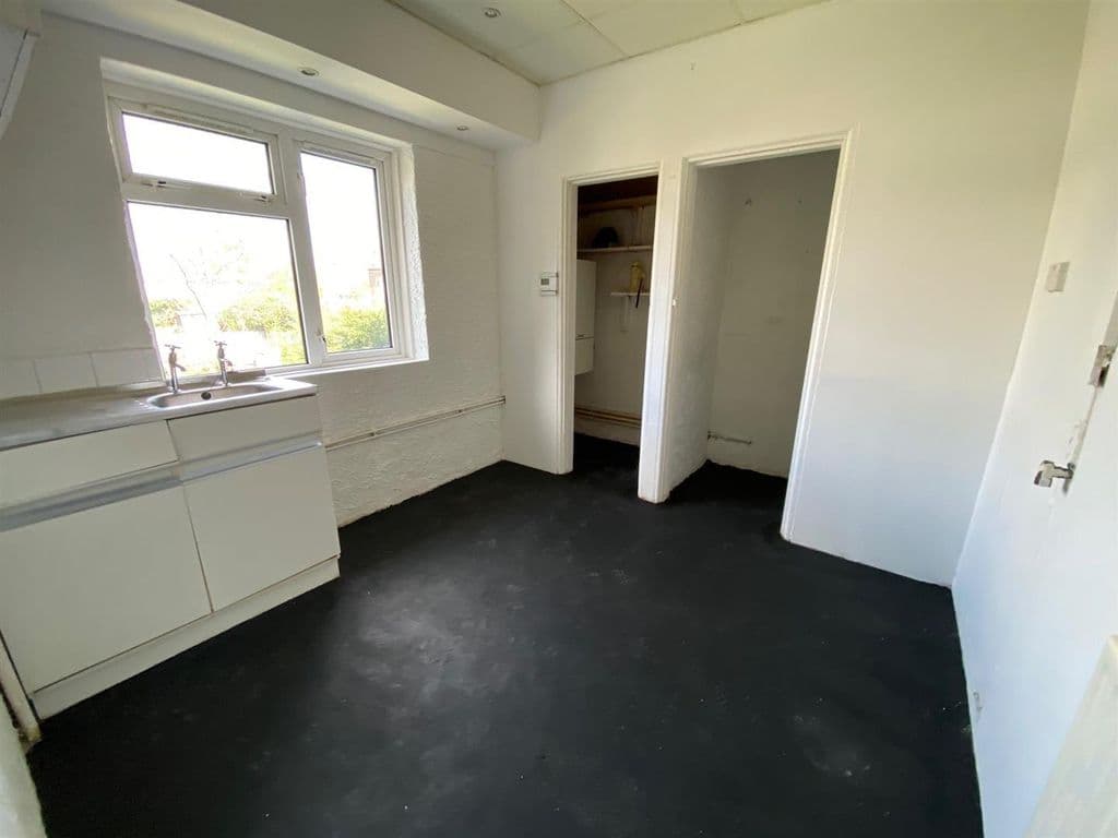 Sheldon Road, Dagenham RM9 - Image 4