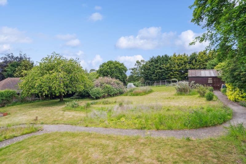 Harvest Hill, Bourne End SL8 - Image 4