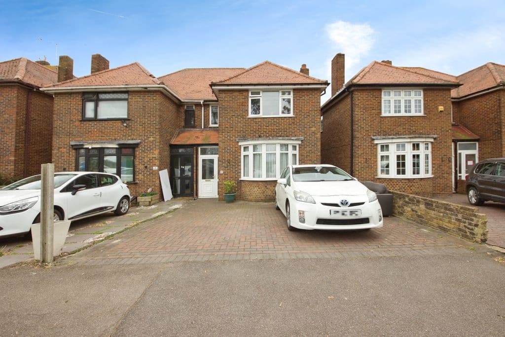 Wennington Road, Rainham RM13 - Image 1