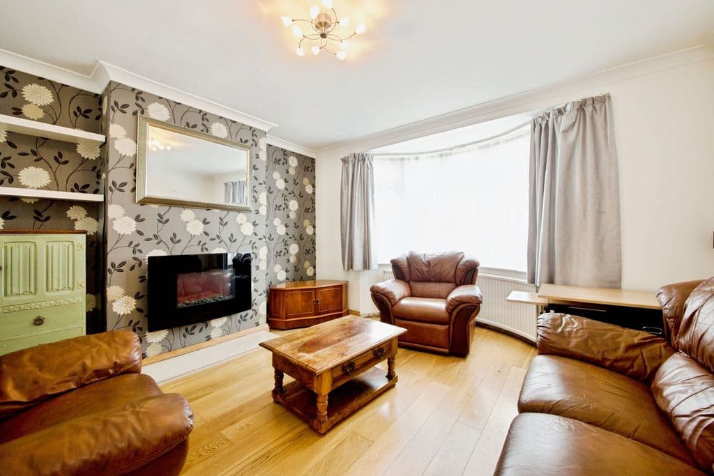 Wennington Road, Rainham RM13 - Image 2