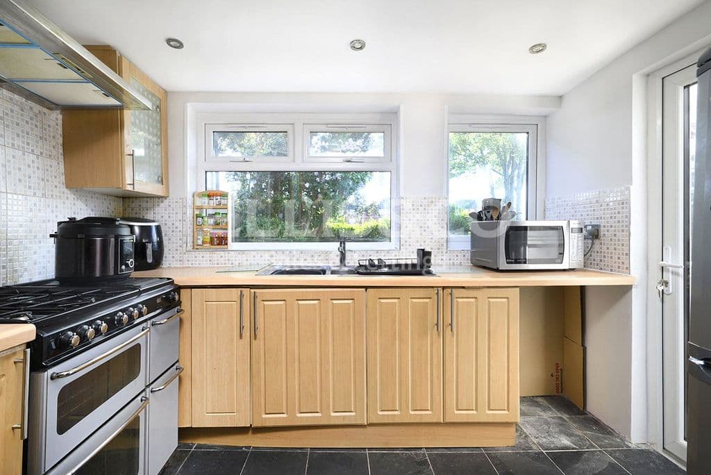 Woodland Way, Mill Hill, London NW7 - Image 4