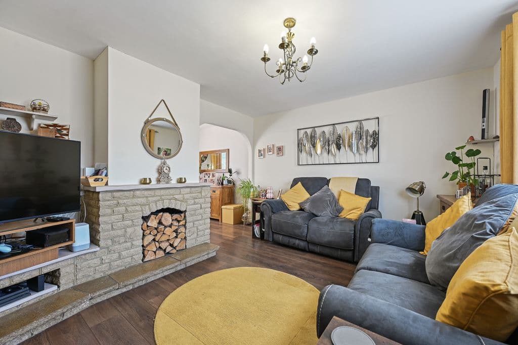 Mepham Gardens, Harrow HA3 - Image 2