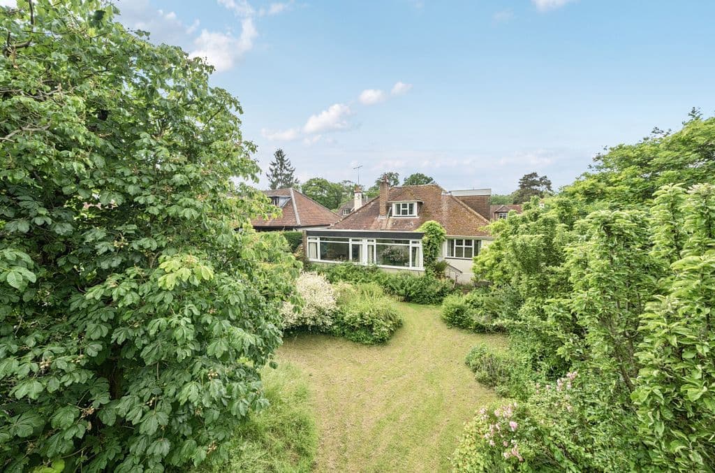 View property at Shalford, Guildford, Surrey GU4