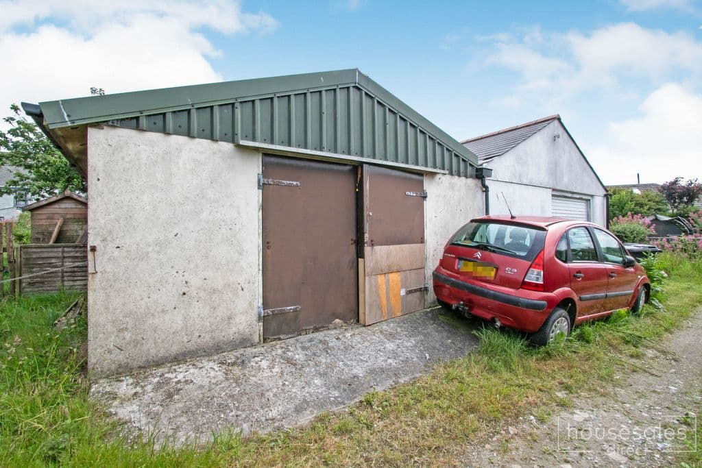 Roskear Road, Camborne TR14 - Image 8