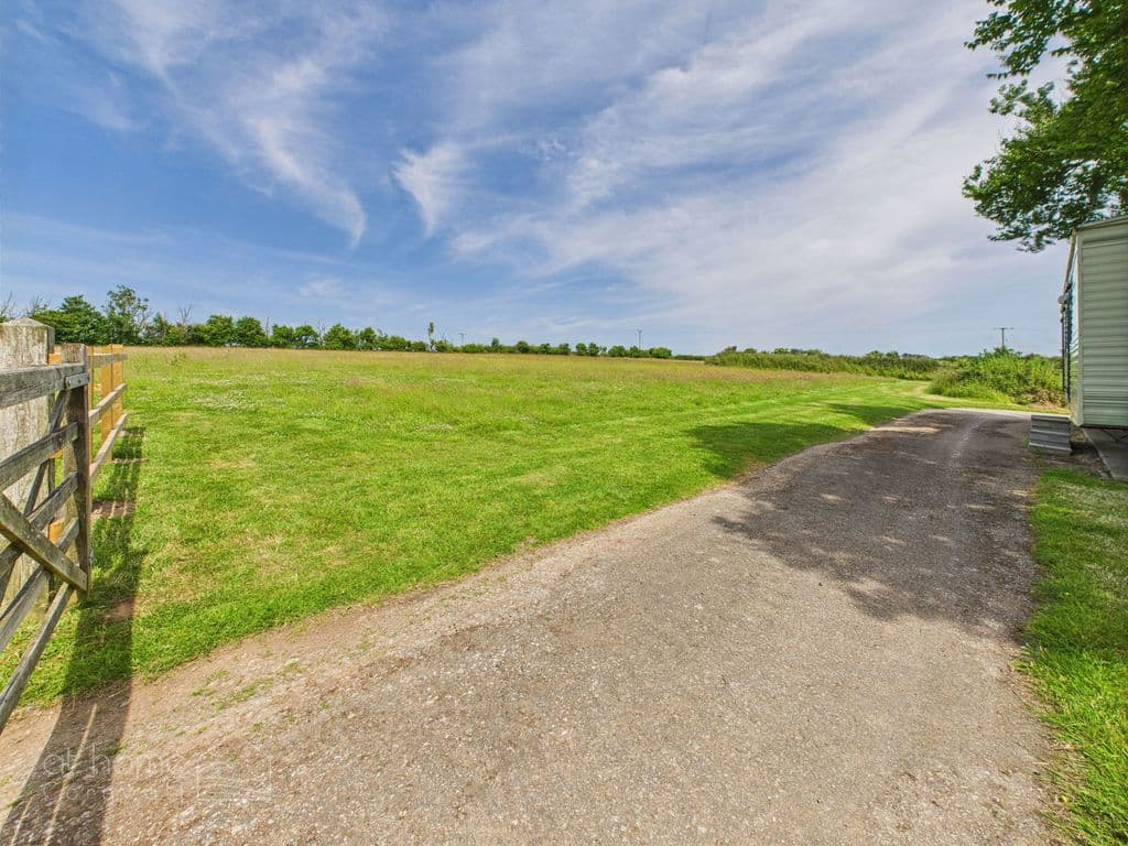 Treamble, Rose, Nr Perranporth - Stables, Annexe, Planning, Menage Coastal TR4 - Image 11