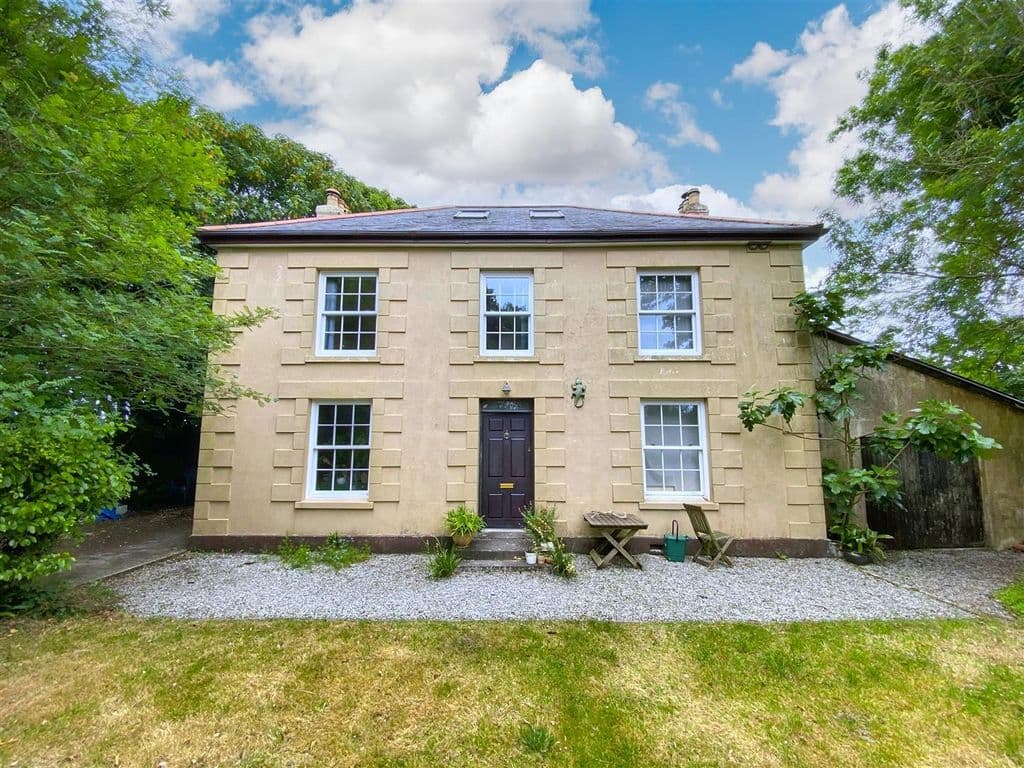 Character Property With Potential, Wendron TR13 - Image 1