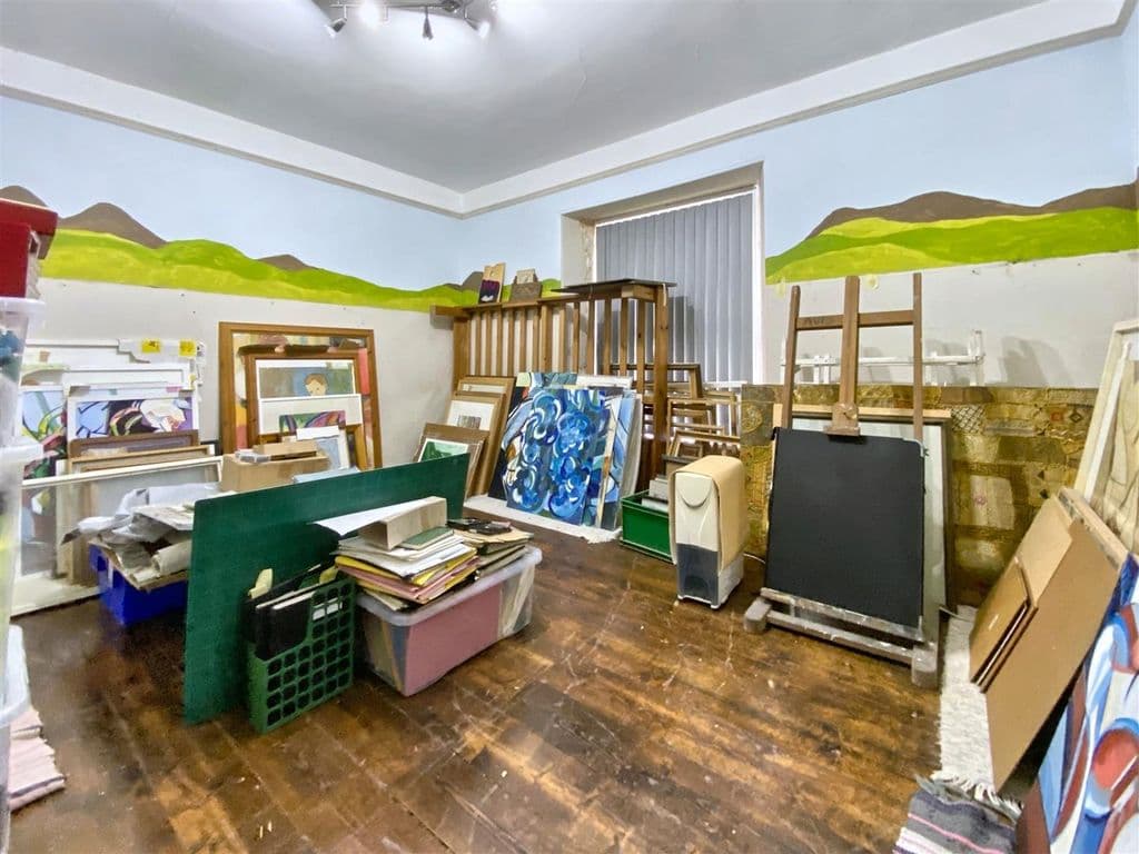 Character Property With Potential, Wendron TR13 - Image 11