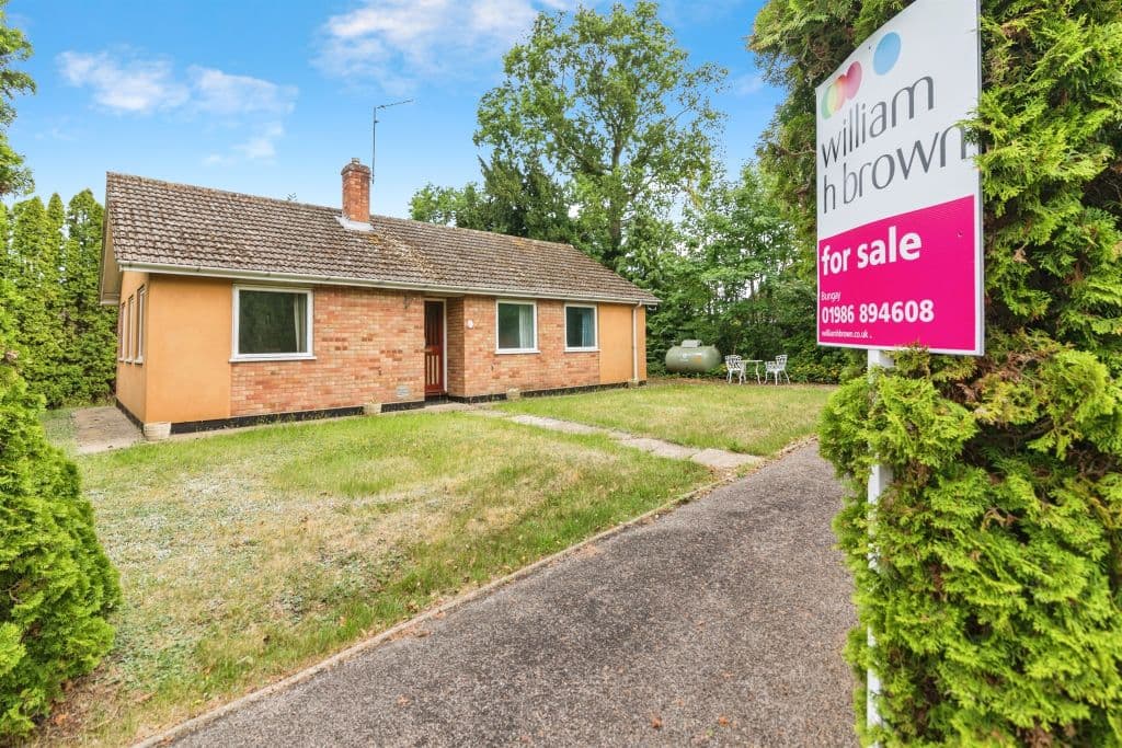 Elms Close, Earsham, Bungay NR35 - Image 1