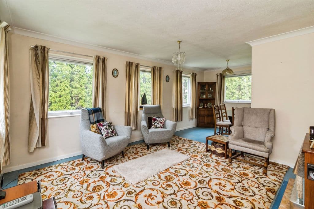 Elms Close, Earsham, Bungay NR35 - Image 2