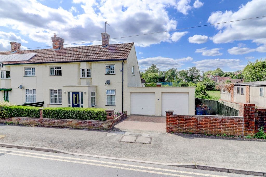 Chestnut Avenue, High Wycombe, Buckinghamshire HP11 - Image 1