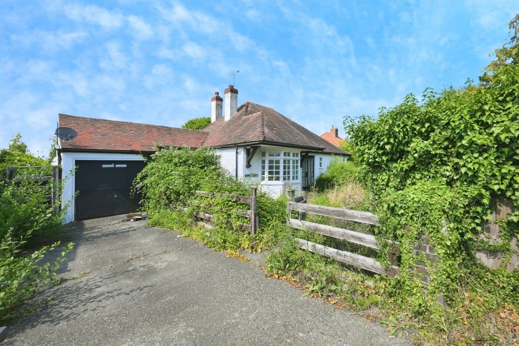 View property at Bumbles Green, Nazeing, Waltham Abbey EN9