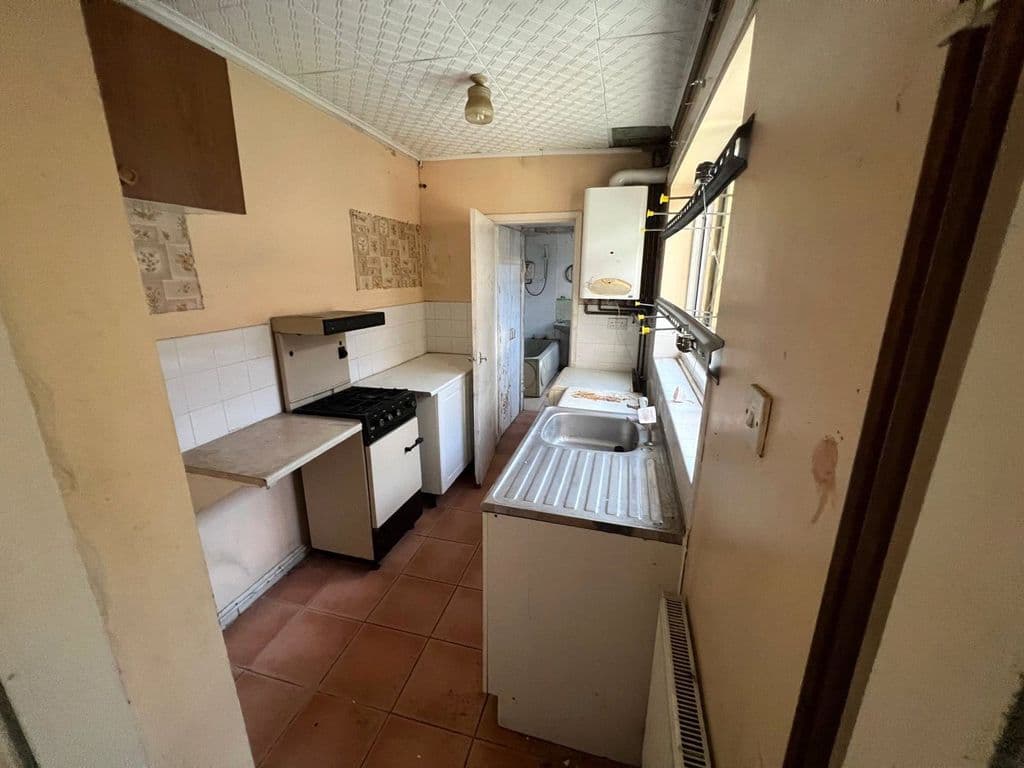Parkfield Road, Wolverhampton, West Midlands WV4 - Image 2