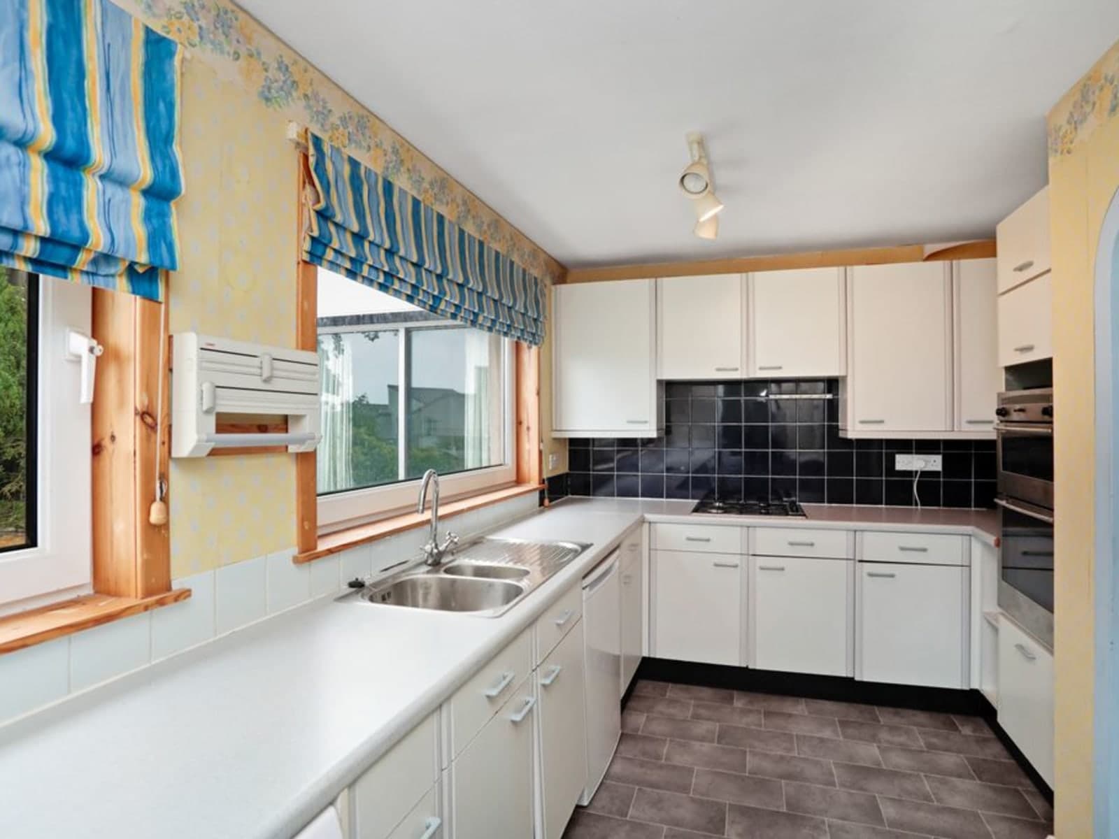 27 Buckstone Road, Buckstone, Edinburgh EH10 - Image 2