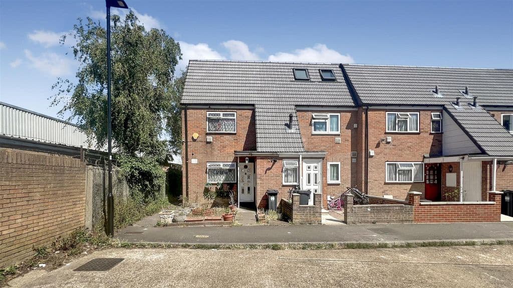 View property at Clare Road, Hounslow TW4