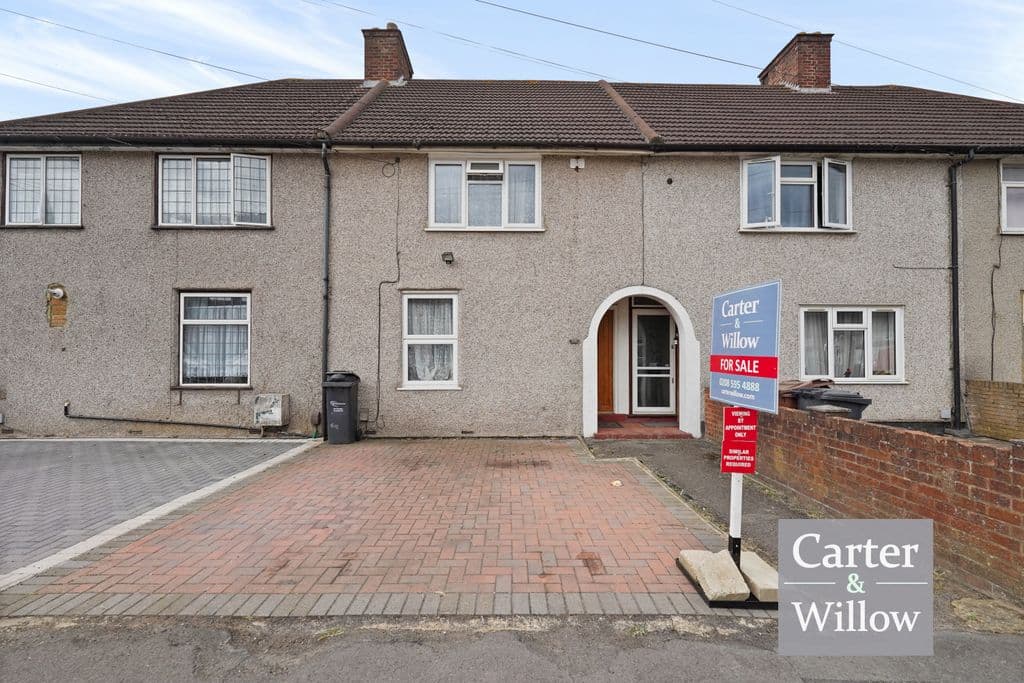Langley Crescent, Dagenham RM9 - Image 1