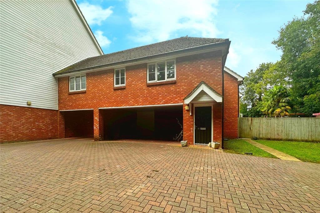 View property at Finch Close, Faversham, Kent ME13