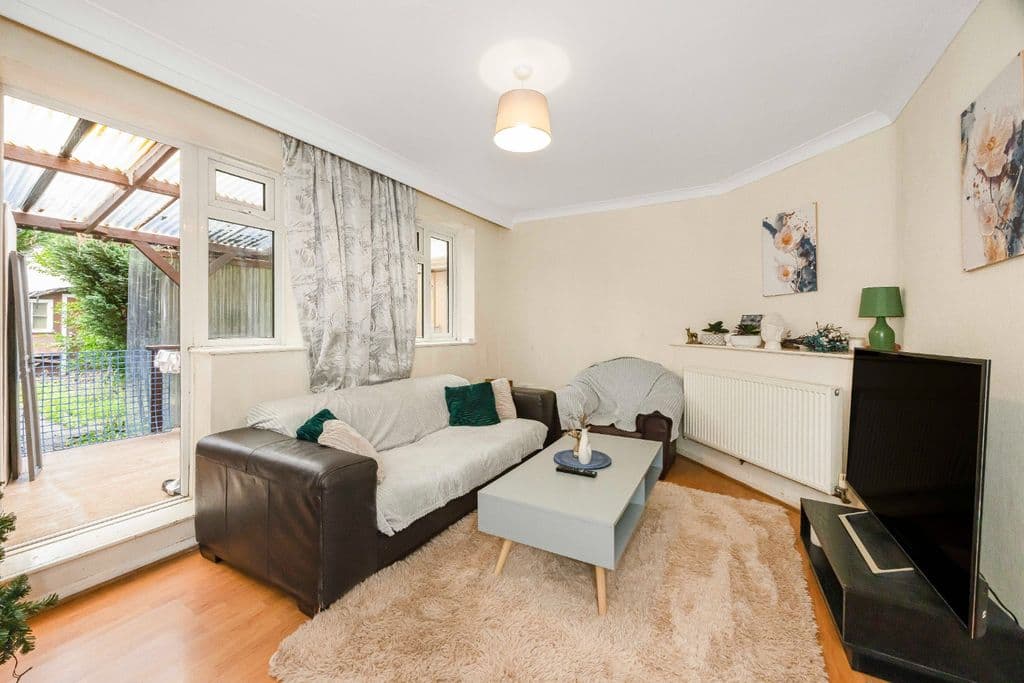 Otley Road, London E16 - Image 2