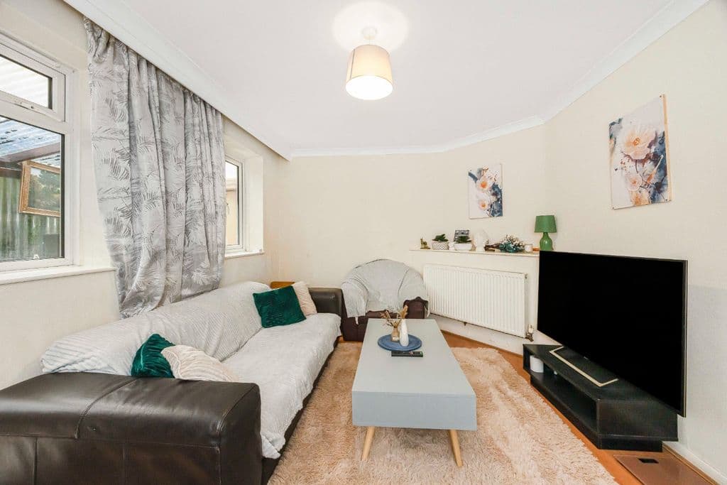 Otley Road, London E16 - Image 3