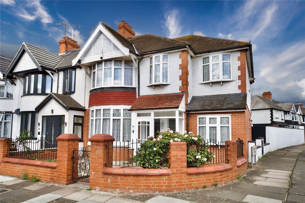 View property at Ashburton Avenue, Ilford IG3