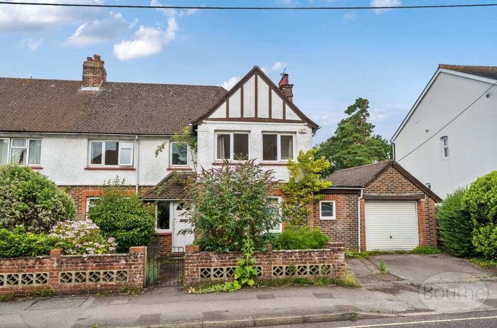 View property at King George Avenue, Petersfield, Hampshire GU32