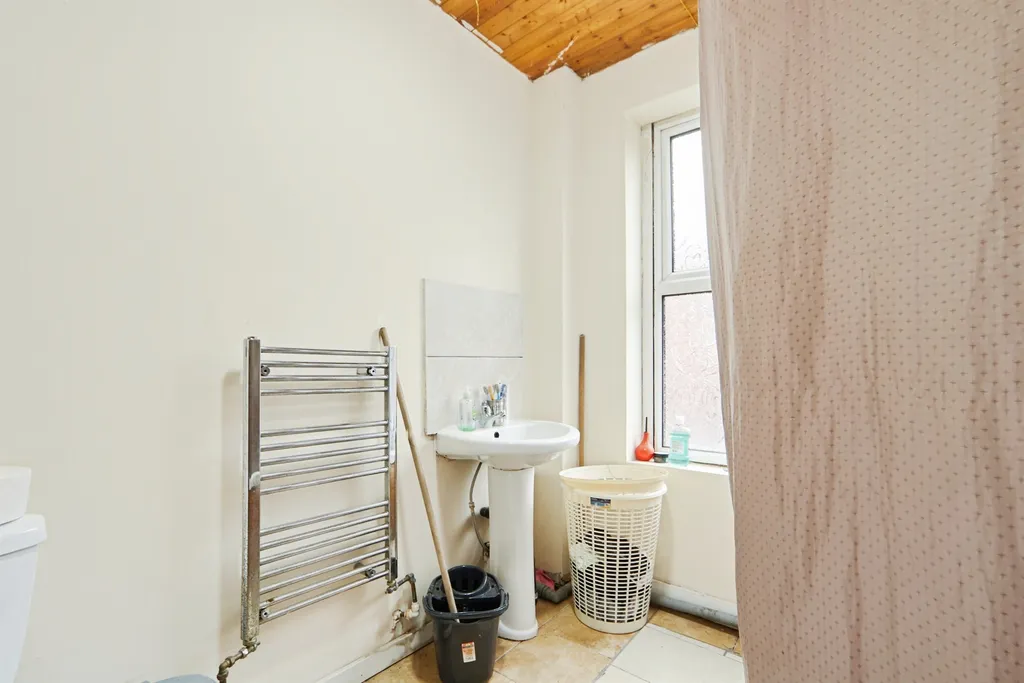 Lambton Terrace, Leeds LS8 - Image 9