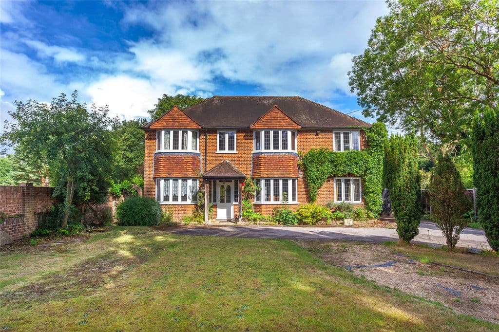 View property at Bath Road, Knowl Hill, Berkshire RG10