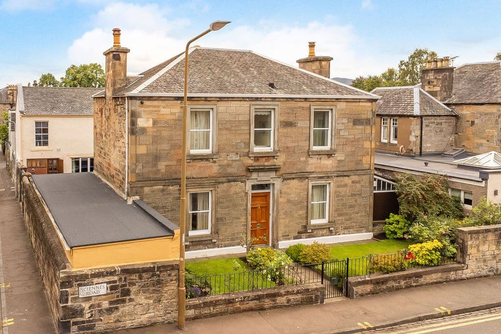 View property at 47 Sciennes Road, Sciennes, Edinburgh EH9