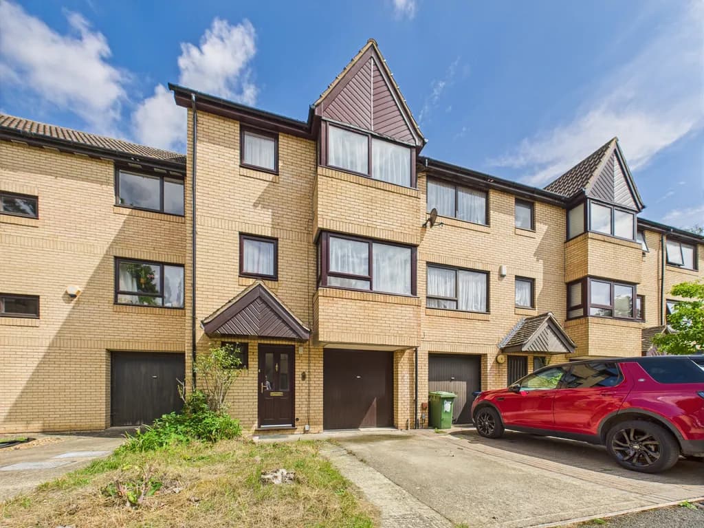 View property at St. Christophers Avenue, Cambridge CB3