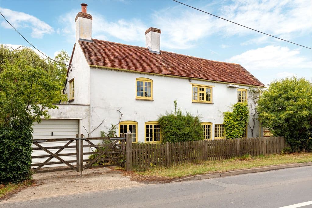 View property at Worminghall Road, Oakley, Aylesbury HP18