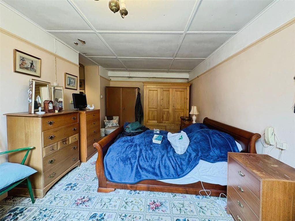 Bungalow Set On Generous Plot, Mullion TR12 - Image 11