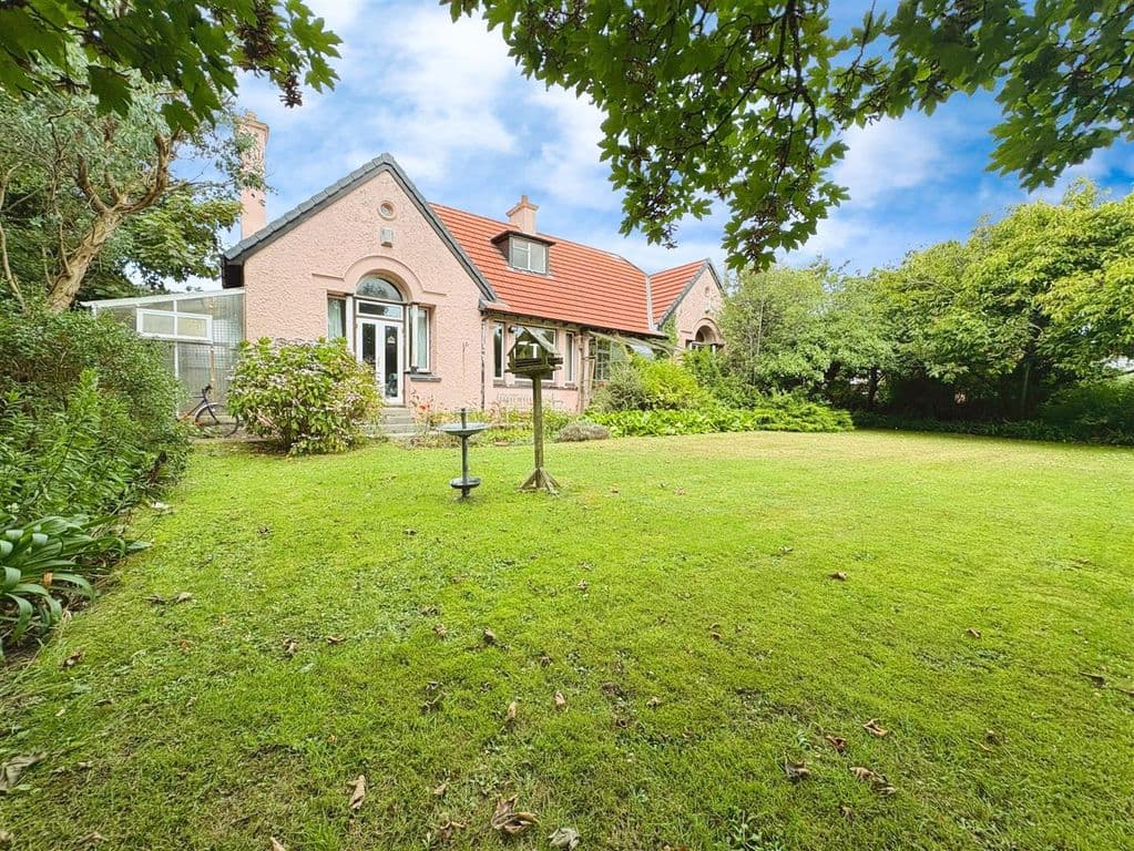 Bungalow Set On Generous Plot, Mullion TR12 - Image 2