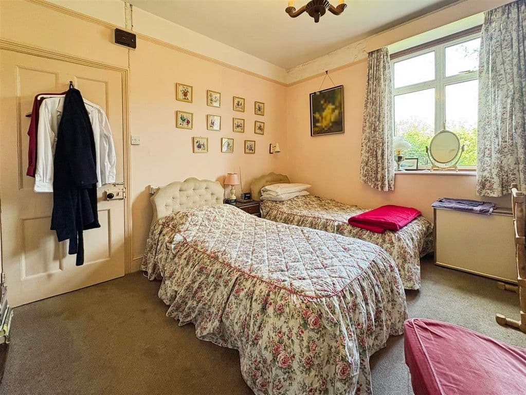 Bungalow Set On Generous Plot, Mullion TR12 - Image 5