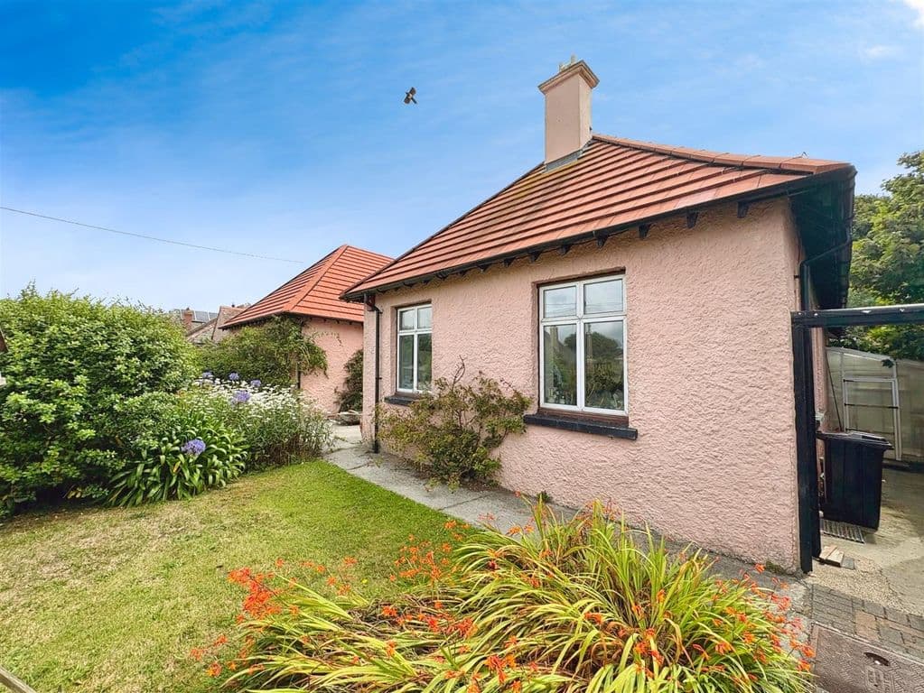 Bungalow Set On Generous Plot, Mullion TR12 - Image 6