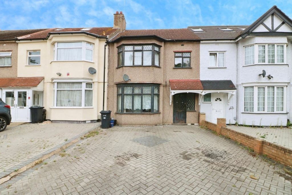 Martley Drive, Ilford IG2 - Image 1