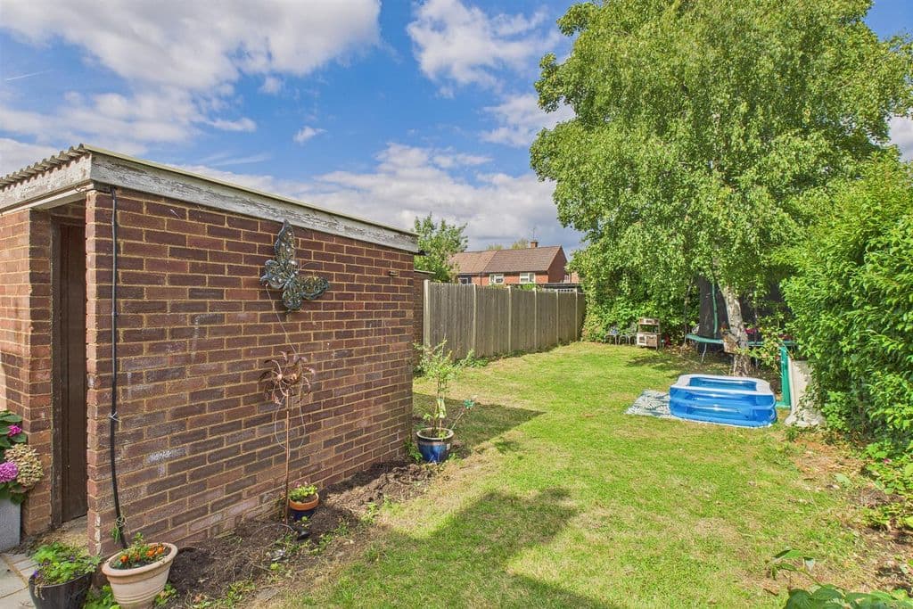 Benbow Close, St. Albans AL1 - Image 2