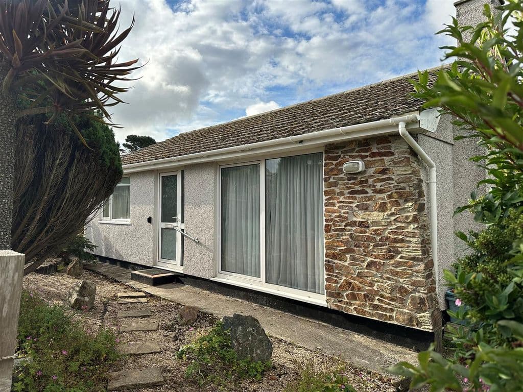 Treza Road, Porthleven TR13 - Image 1