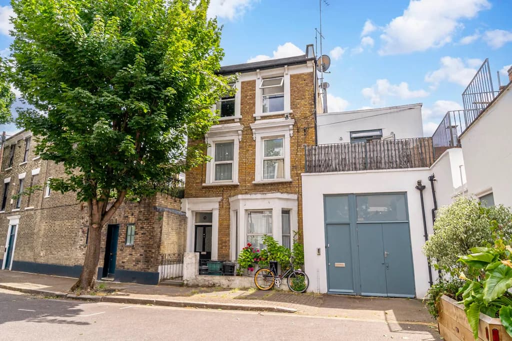 View property at Lowman Road, Islington, London N7