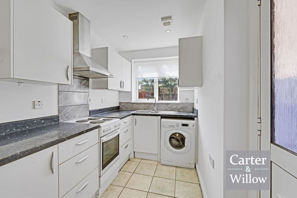 Arnold Road, Dagenham RM9 - Image 4