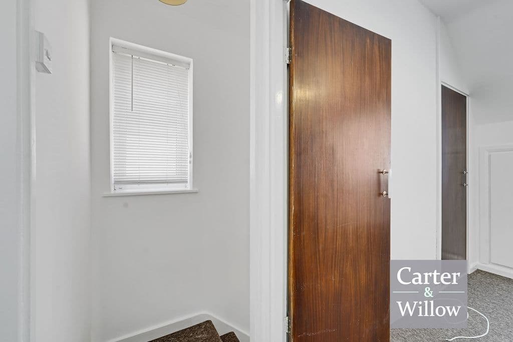 Arnold Road, Dagenham RM9 - Image 9