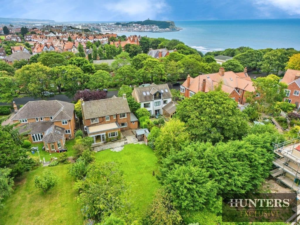 Sea Cliff Road, Scarborough YO11 - Image 2