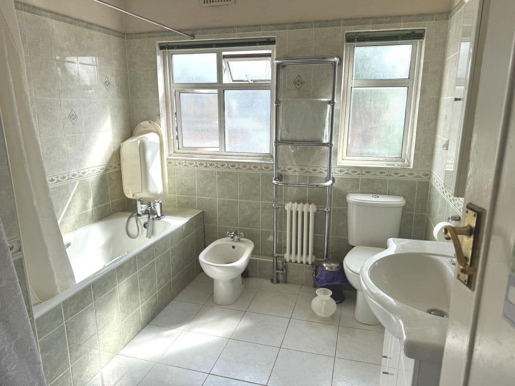 Dereham Road, Barking IG11 - Image 10