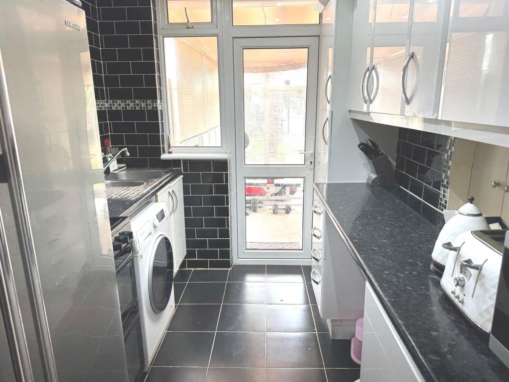 Dereham Road, Barking IG11 - Image 5